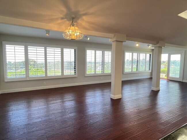 Building Photo - Stunning *VIEW* home for rent in desirable...