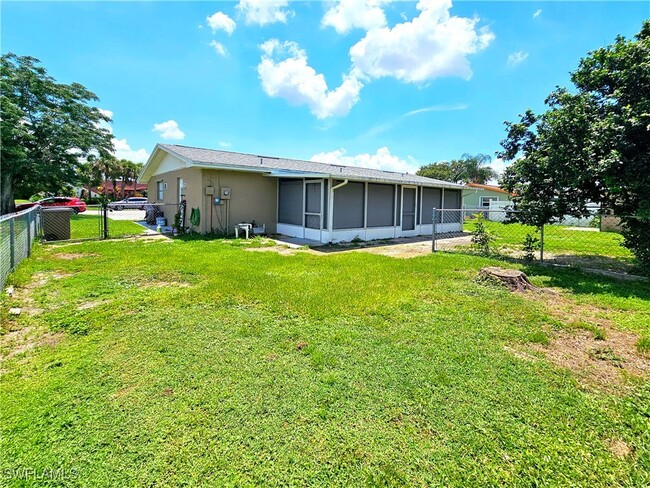 Building Photo - 211 S Lake Dr