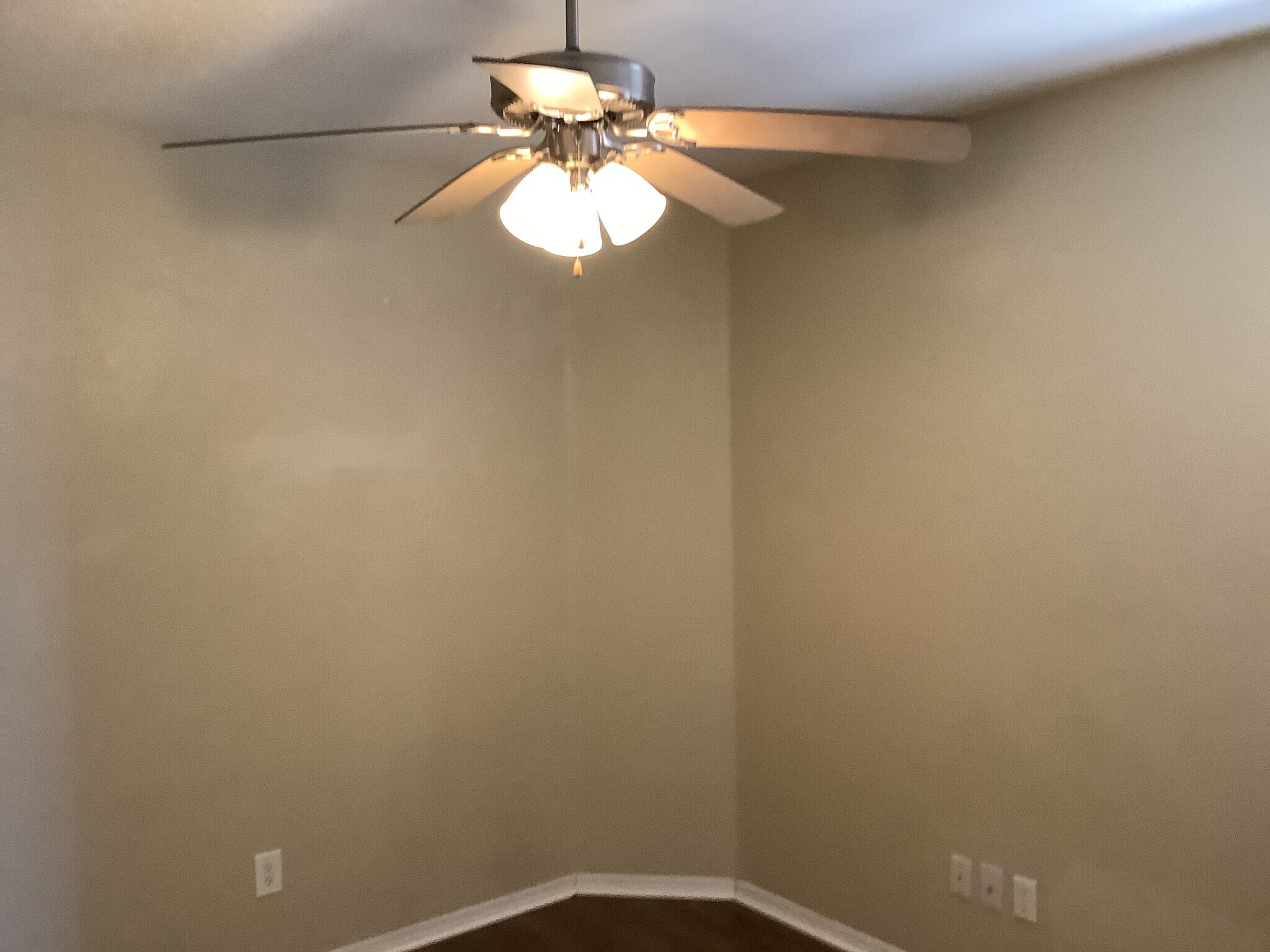 Building Photo - 7623 Banyon Ave NW