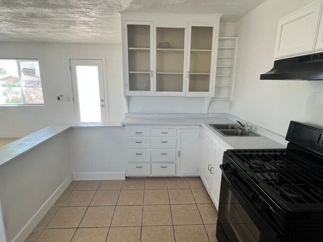 Building Photo - 2 Bedroom 1 Bath Home - Large Lot - Close to 29 Palms Marine Base