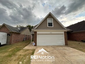 Building Photo - ARLINGTON BEAUTY! 4BR/2.5BA | Vaulted Primary Suite & Hardwoods | 2-Car Garage!