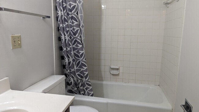 Building Photo - 16 Akokisa Dr