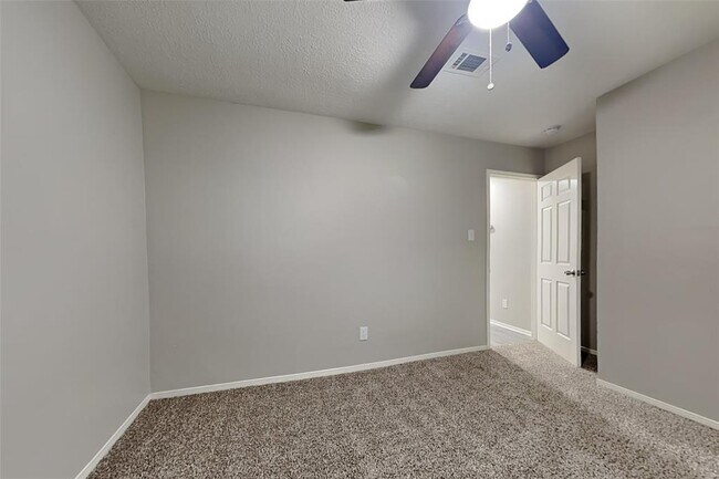 Building Photo - 9903 Jockey Club Dr