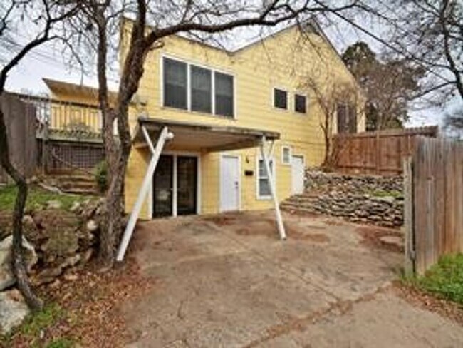Building Photo - Available: Updated, spacious Tarrytown 4 bed / 4 bath, furnished or unfurnished