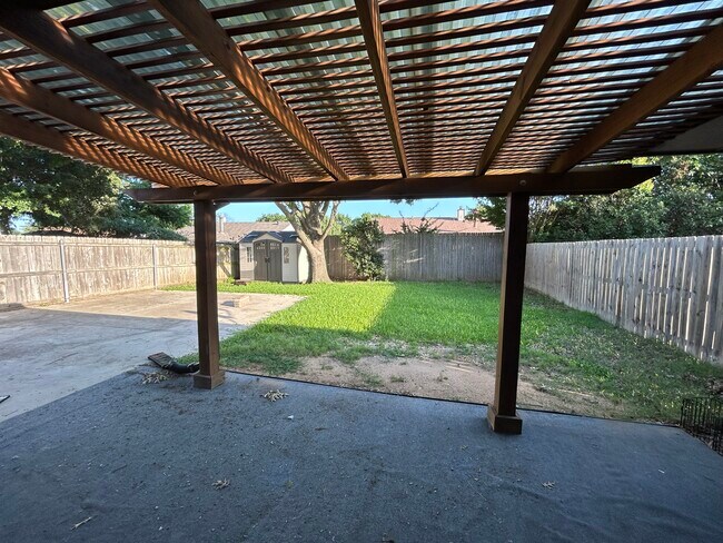 Building Photo - 2320 Aquaduct Dr