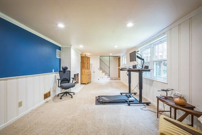 Building Photo - Charming 4 Bedroom Brick Home - Ideal Loca...