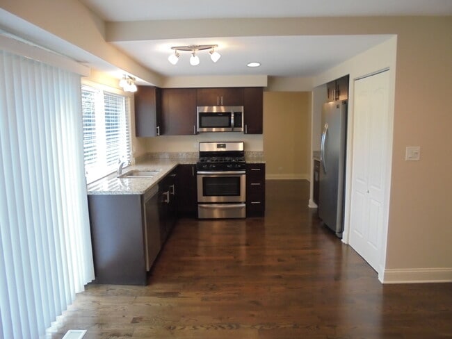 Building Photo - 1085 Hecker Dr