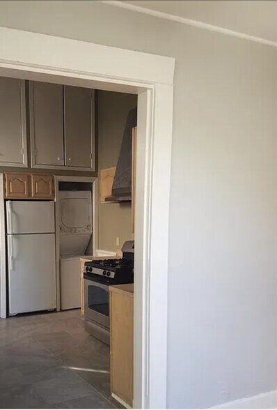 Building Photo - 1529 Conery St