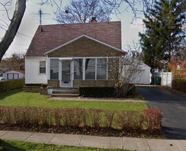 Building Photo - 3 Bedroom Home with In-Law Suite Available Near Rochester General