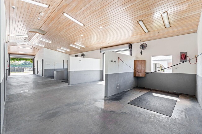 Building Photo - 13155 Southfields Rd