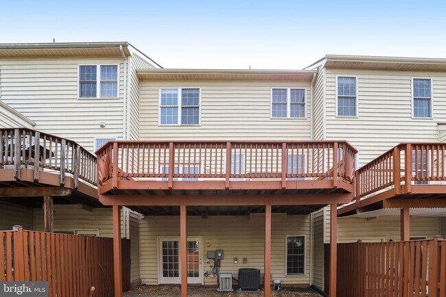 Building Photo - 22616 Welborne Manor Square