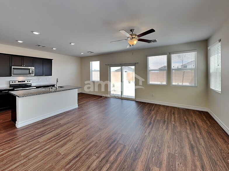 Building Photo - 5804 Petronius St