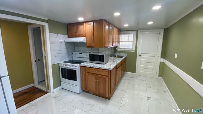 Building Photo - 214 Columbia St