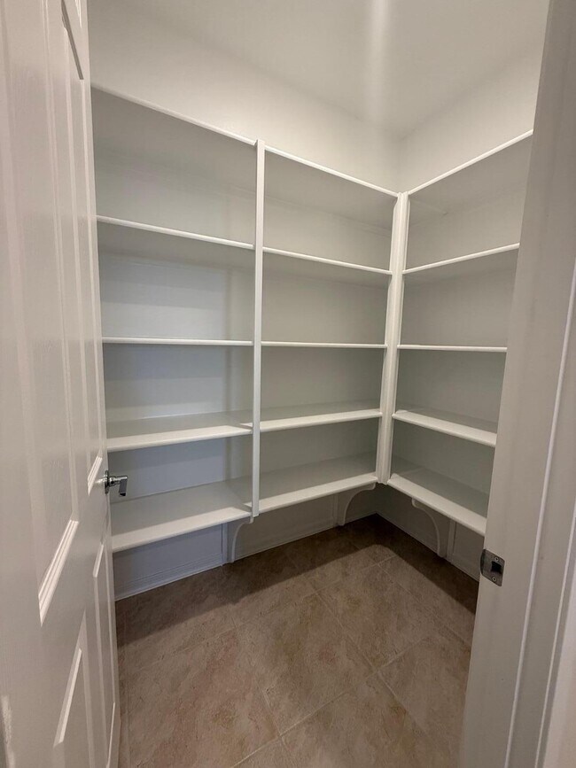 Building Photo - 24245 W Raymond St