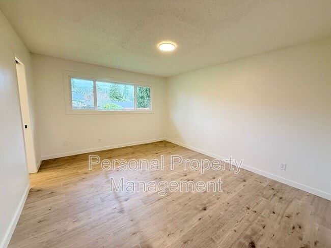 Building Photo - 12202 NE 2nd St