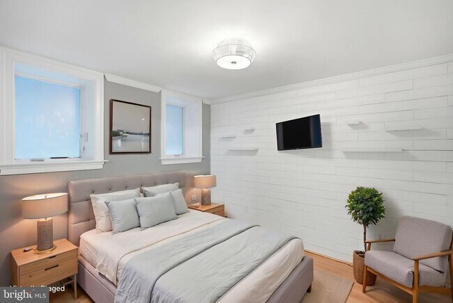 Building Photo - 1740 18th St NW