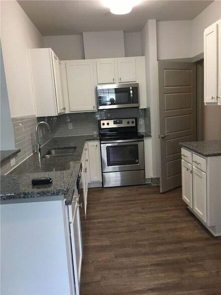 Building Photo - 12200 Abbey Glen Ln