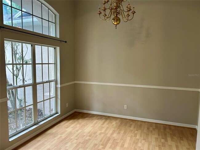 Building Photo - 10433 Lake Hill Dr