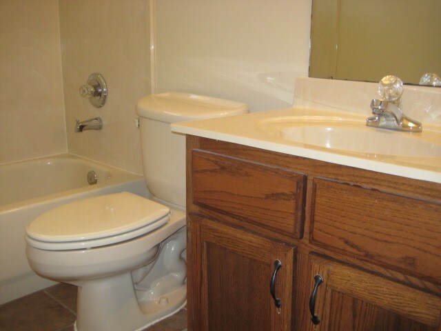 Building Photo - 1383 River Ridge Dr