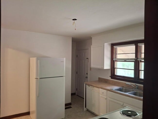 Building Photo - 287 Myrtle St