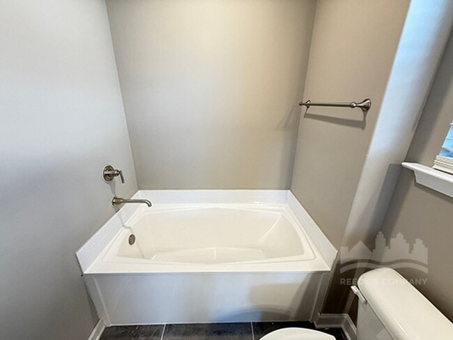 Building Photo - Welcome to this spacious 4 bedroom, 3 bath...