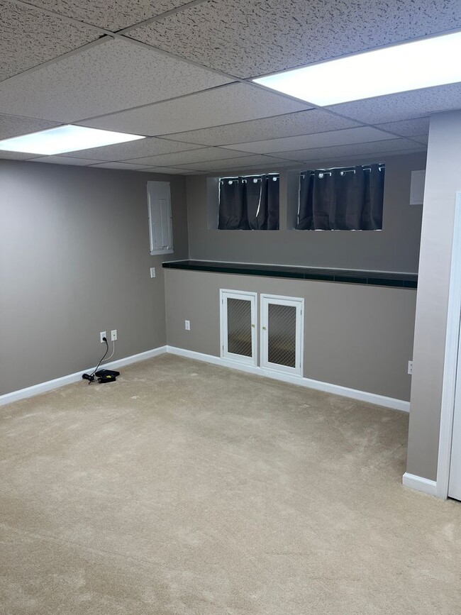 Building Photo - End of Group Townhome, with Finished Basement, in Abingdon