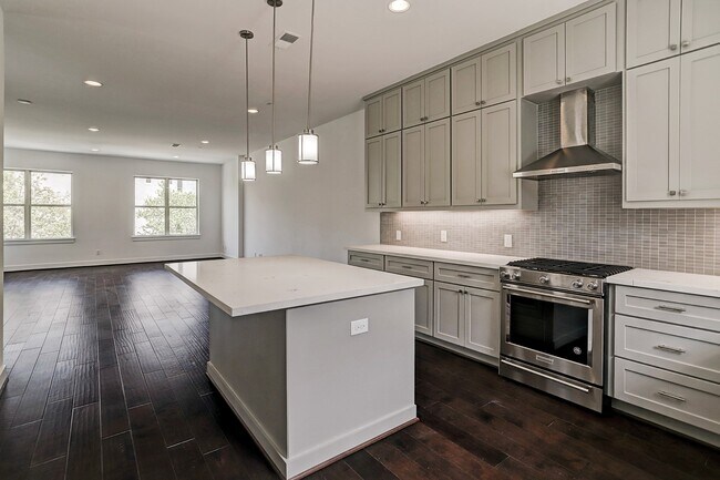 Building Photo - 1402 Eberhard St