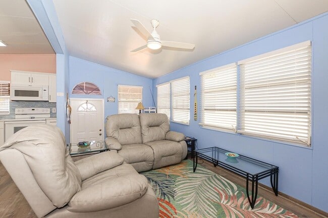 Building Photo - 122 Nettles Blvd