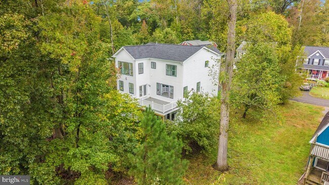 Building Photo - 801 Cedar Ave