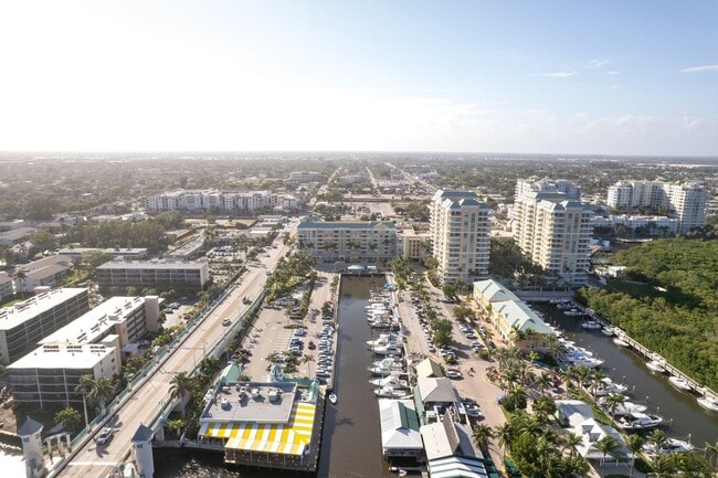 Building Photo - 100 NE 6th St