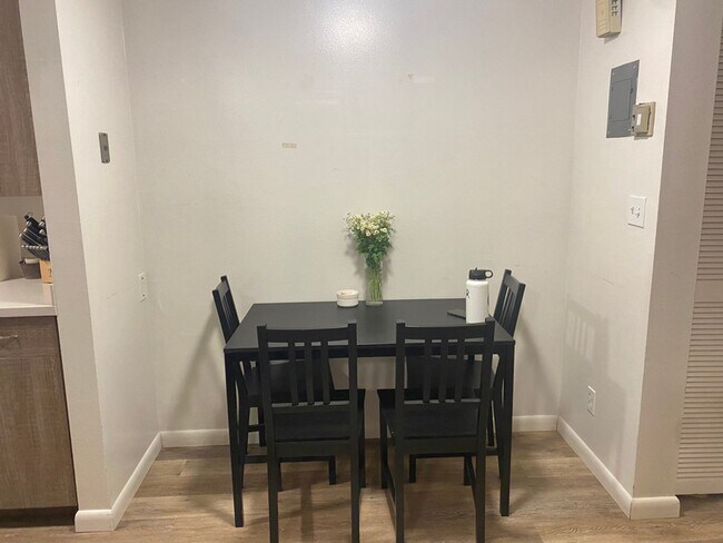 Building Photo - 1B/1B Pet Friendly Apartment South of BYU