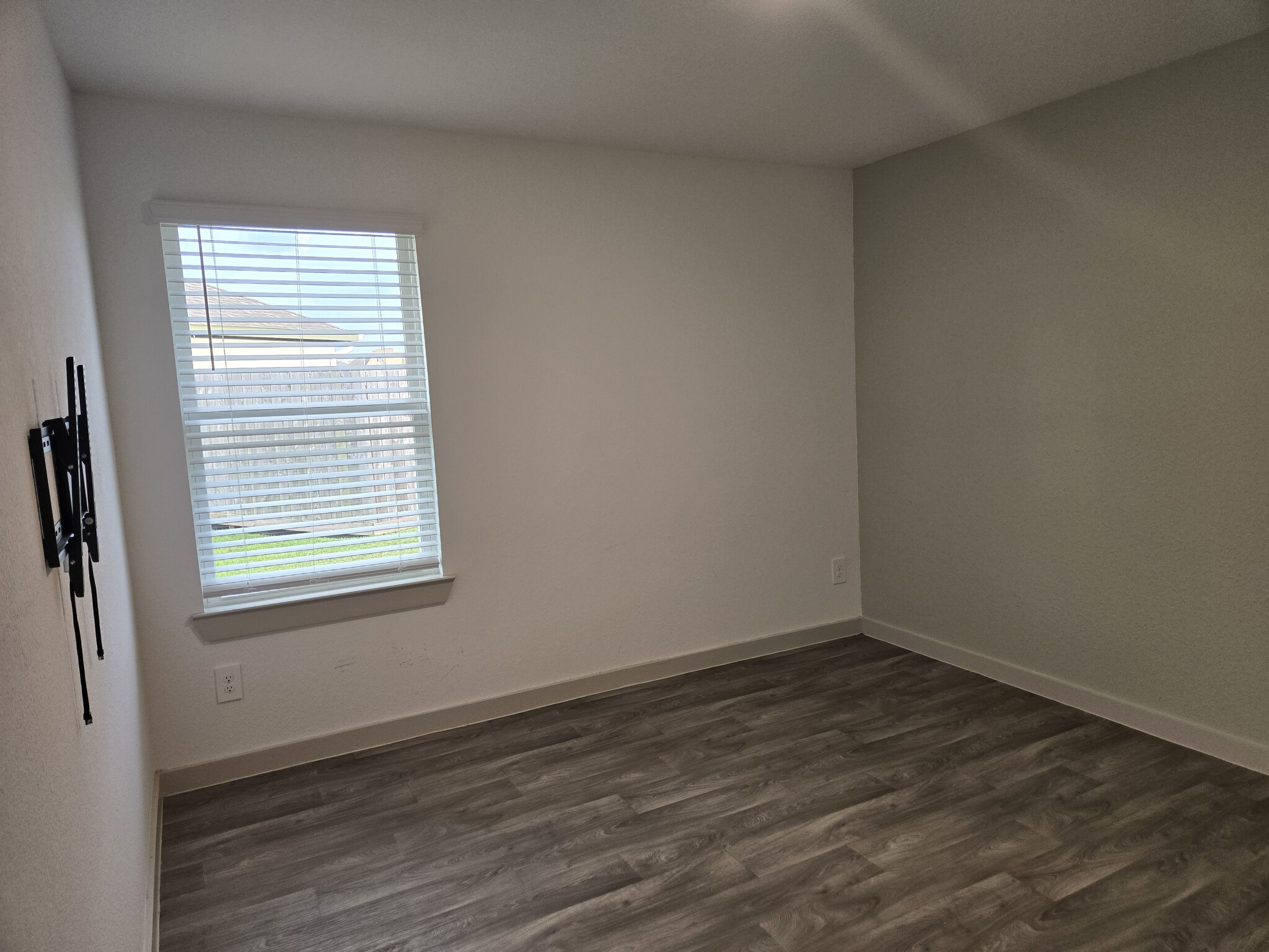 Building Photo - 3555 Crestfield Ln