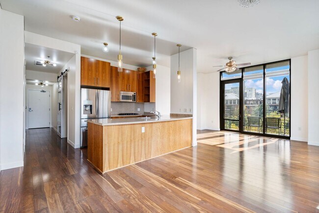 Building Photo - Park Place - 1 bed/1.5 bath/bonus room - P...