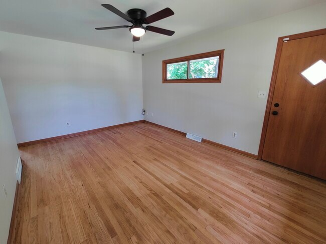 Building Photo - 5921 N 66th St