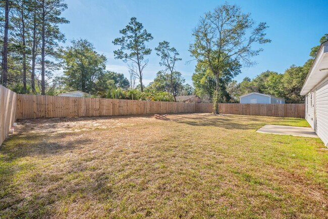 Building Photo - 68 Iris Ln