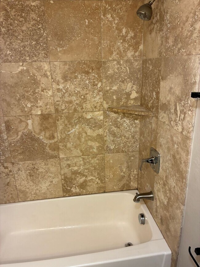 Building Photo - Spacious 4 BR 2BA w/ Large Lot in Paradise Valley!!  Located at 36th St and Greenway