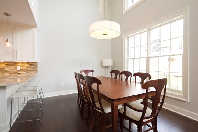 Building Photo - 84 N 6th St