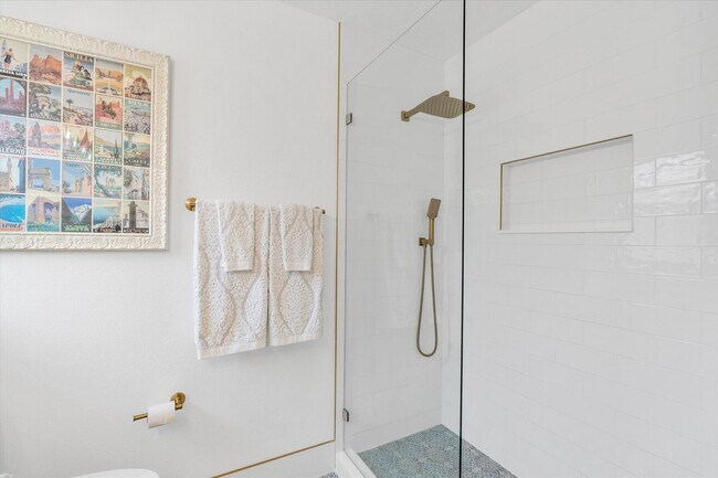 Building Photo - ***ANNUAL UNFURNISHED***NOW AVAILABLE***NO...