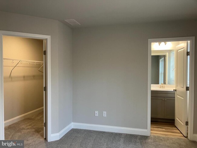 Building Photo - 5810 Clam Cove