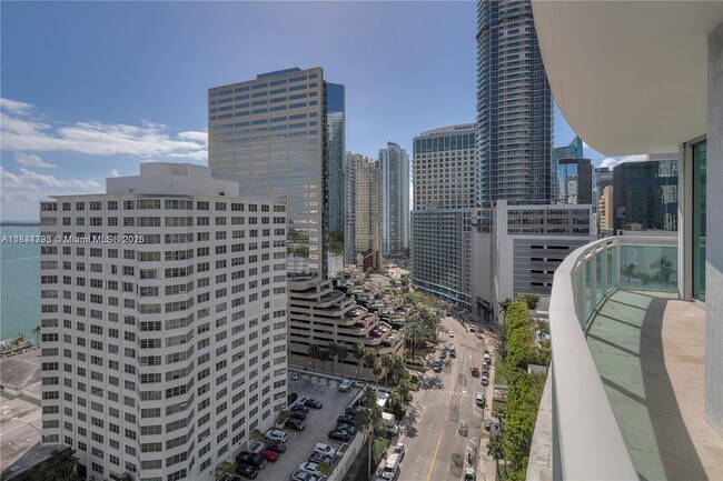 Building Photo - 950 Brickell Bay Dr