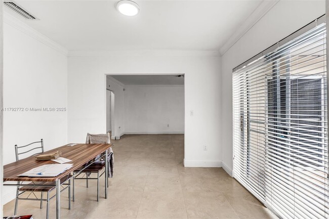 Building Photo - 1130 Cotorro Ave