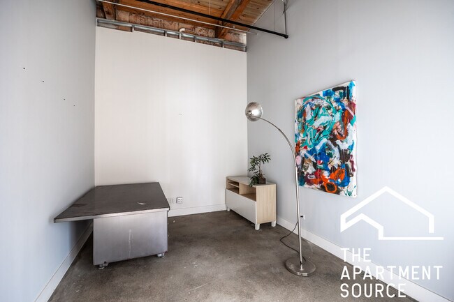 Building Photo - 3134 W Carroll Ave