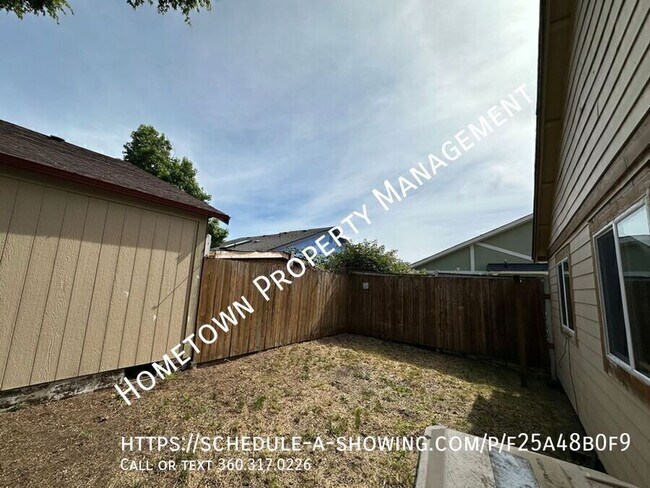 Building Photo - 717 Lucerne Ln SE