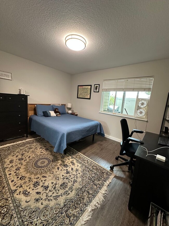 Building Photo - Charming 1 Bedroom/ 1Bathroom Lower Level ...