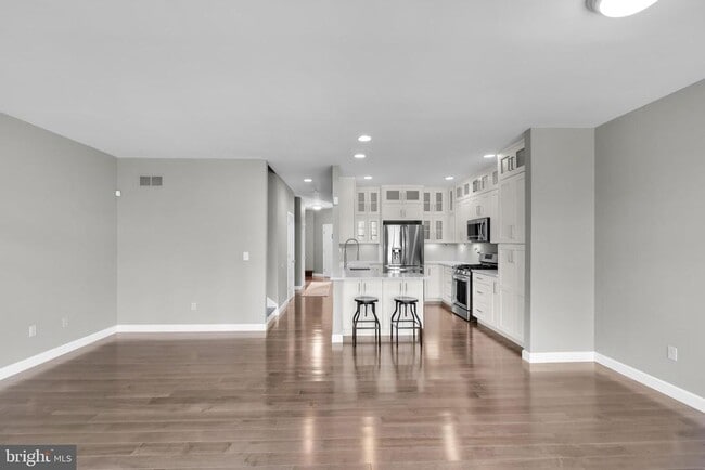Building Photo - 3200 Village Dr