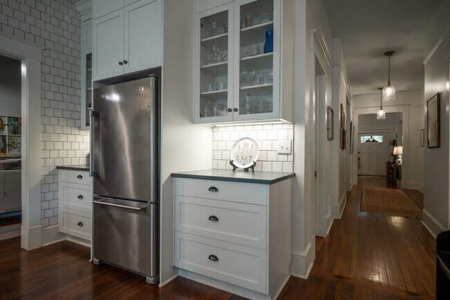 Building Photo - 290 Milledge Cir