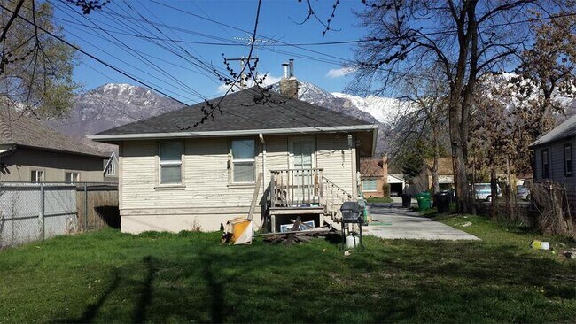 Building Photo - 266 S 900 W