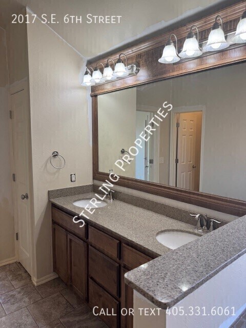 Building Photo - 2017 SE 6th St