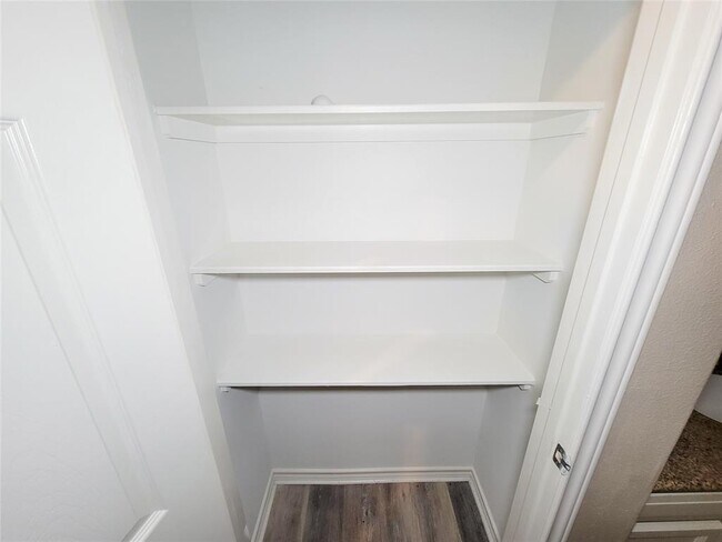 Building Photo - 12700 Royal Green Dr