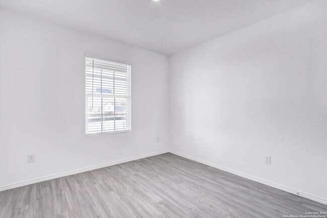 Building Photo - 15115 Greenfield Ml